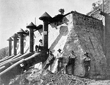 THE PENSTOCK, SHOWING AIR VENTS AND SLIP JOINTS.