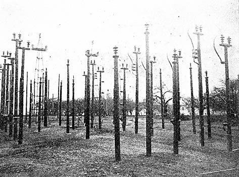 FIG. 3. � NEAR TRANSFORMER HOUSE, NIAGARA FALLS.