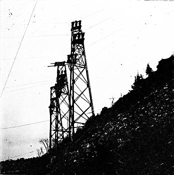 FIG. 4. � STEEL TOWERS ON NEW YORK SIDE.