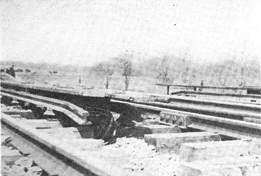 New Third-Rail�Bending-Down of Third-Rail at Villa Nova Junction