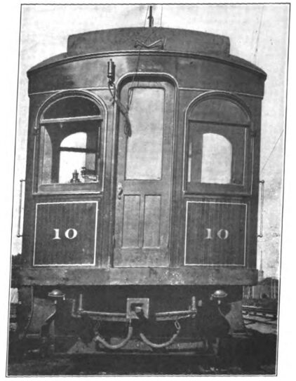 END DOOR IN VESTIBULE OF CAR