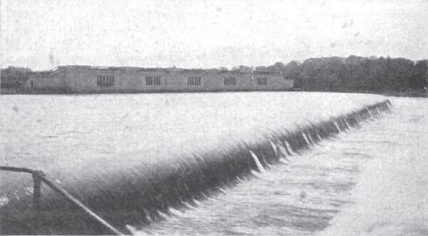 FIG. 2.--OVERFLOW OF OUTER FOREBAY, ONTARIO POWER COMPANY.