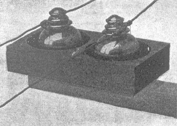 INSULATOR FOR LINES CARRYING CURRENTS OF HIGH VOLTAGE.