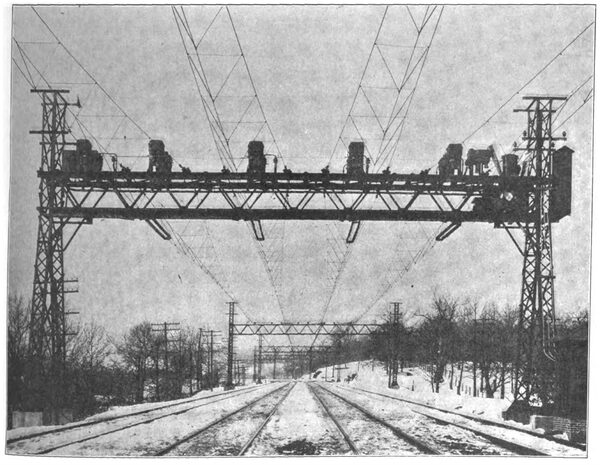 FIG. 1. � ONE OFTHE INTERMEDIATE BRIDGES ON THE NEW HAVEN ROAD, SHOWING SEMAPHORE SIGNALS