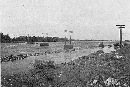 FIG. 1. � TRANSMISSION LINE CROSSING RICHELIEU RIVER.