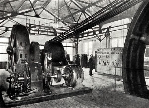 A LARGE MOTOR DRIVING A BLOWING ENGINE AT THE EAST HELENA, MONT., SMELTING PLANT.