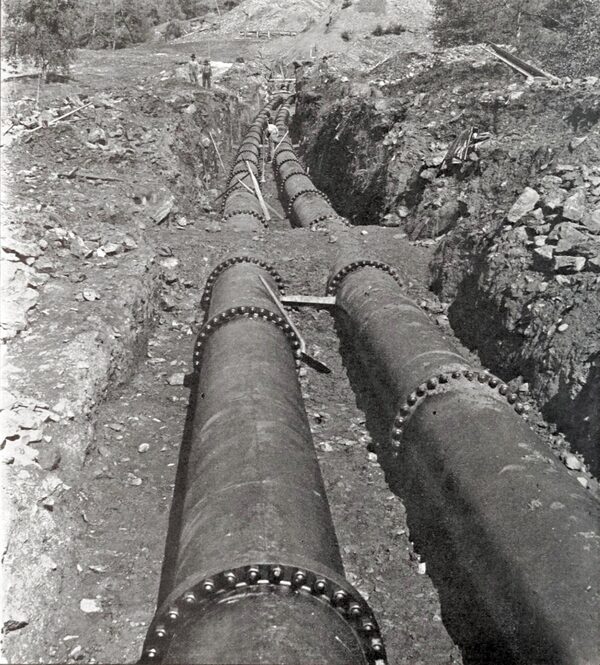 THE LOWER PORTION OF THE MAIN PIPE LINE OF THE STANDARD ELECTRIC COMPANY OF CALIFORNIA