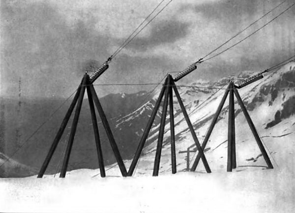 SPECIAL CONSTRUCTION FOR SEPARATION OF CONDUCTORS