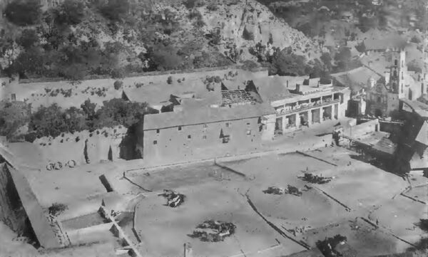 PATIO PROCESS IN THE HACIENDA DE BENEFICIO OF THE RIO DEL MONTE MINES, PACHUCA. ONE OF THE CONSUMERS OF NECAXA ELECTRIC POWER