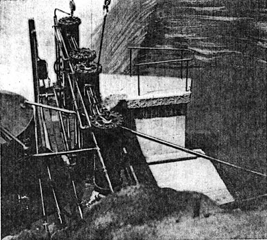 FIG. 2. � HYDRAULIC CYLINDERS FOR OPERATING INTAKE GATES.