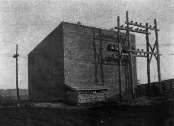 Fig. 10 -- MAIN TRANSFORMER HOUSE IN SUBURBS OF PORTLAND.