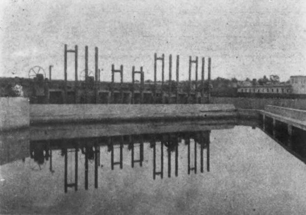 Fig. 8 -- BOOM, INTAKE AND HEADGATES AT WEST BUXTON.