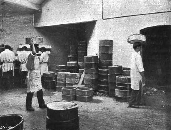 FIG. 3. � PLACING SAGGARS IN THE OVEN.