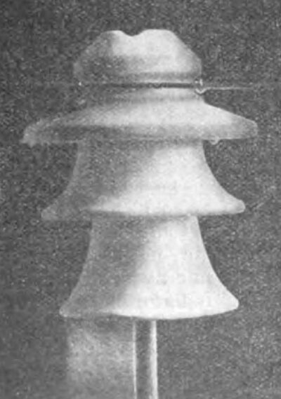 Fig. 9. Pre-discharges between insulator sleeve and support during very slanted irrigation.