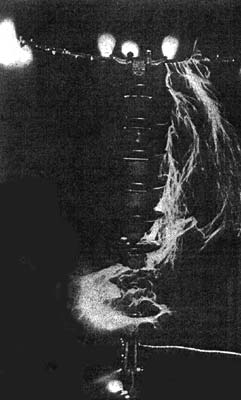 Subjecting a chain of suspension insulators to a break-down test.