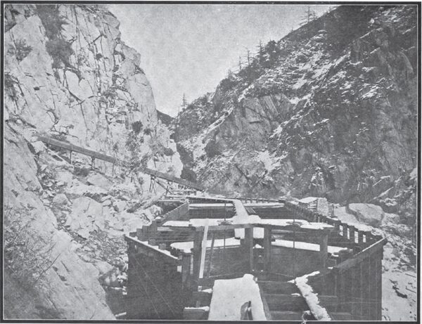 TWO-WAY SAND BOX IN SANTA ANA CANYON BELOW THE INTAKE OF SANTA ANA PLANT NO. 1