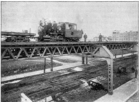 FIG. 10. � METHOD OF HAULING UP FEEDERS BY MEANS OF A STEAM LOCOMOTIVE, SOUTH SIDE ELEVATED RAILROAD, CHICAGO.