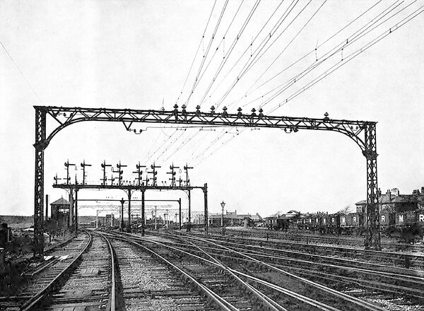 WIDE - SPAN SUPPORTING BRIDGE FOR OVERHEAD CONSTRUCTION FOR FIRST SINGLE-PHASE RAILWAY IN ENGLAND.