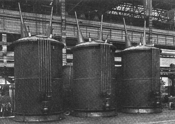 SINGLE-PHASE TRANSFORMERS OF 3,750 KILOWATTS CAPACITY EACH.  (LARGEST OF THEIR TYPE.)