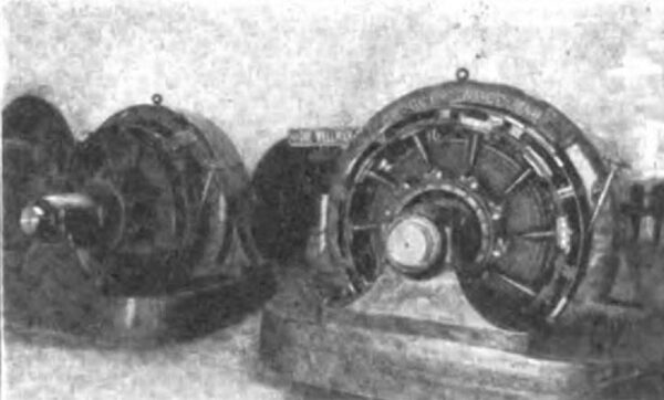 TWO 350-KILOWATT EXCITERS IN DRAINAGE CANAL POWER HOUSE.