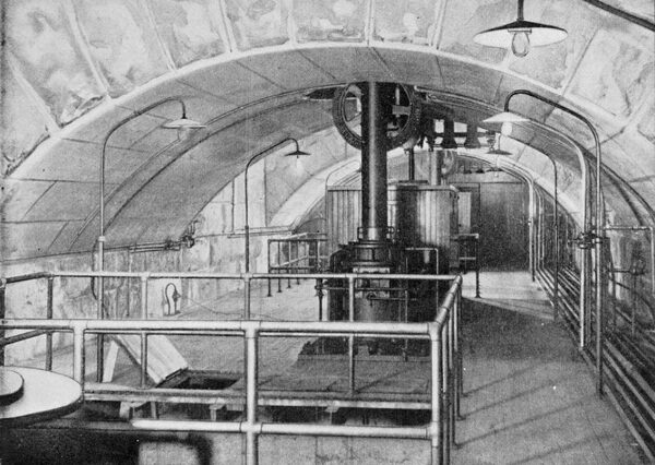 THE  THRUST  BEARING  GALLERY  IN  THE  NIAGARA  POWER  HOUSE.