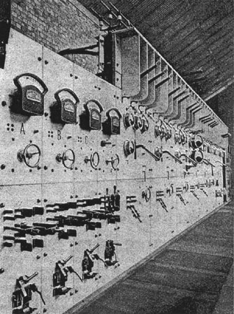 FIG. 5. CENTRAL LONDON UNDERGROUND RAILWAY. � MAIN SWITCHBOARD.