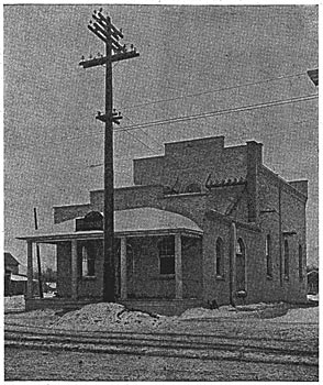 FIG. 2. GRAND RAPIDS, HOLLAND AND LAKE MICHIGAN RAPID RAILWAY. � ZEELAND SUB-STATION.